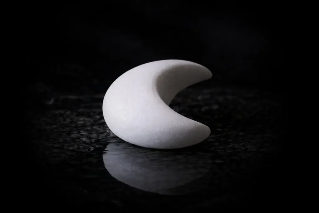 NATURN - De NATURN Stone halvemaan vorm gedenksteen wit